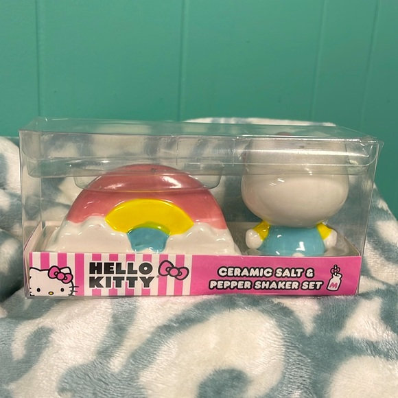 BNWT HELLO KITTY CERAMIC SALT & PEPPER SHAKER SET “GOOD VIBES” RAINBOW DESIGN - Picture 6 of 7